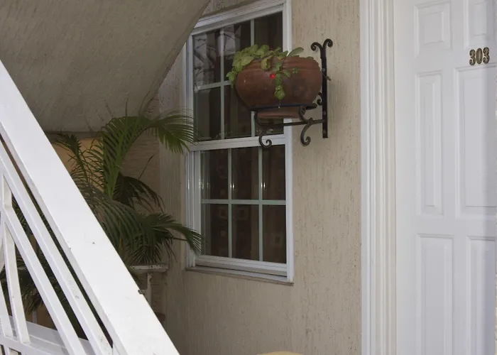 Tropical Enclave Hotel